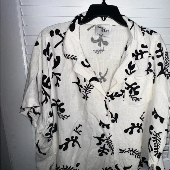 Patterned Heart Women's Black and White Button Down Shirt - Picture 1 of 2